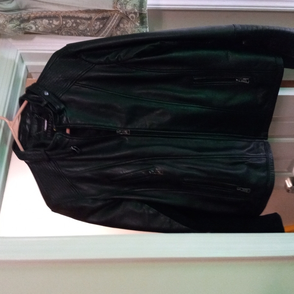 Woman's Bernardo leather coat - Picture 4 of 8